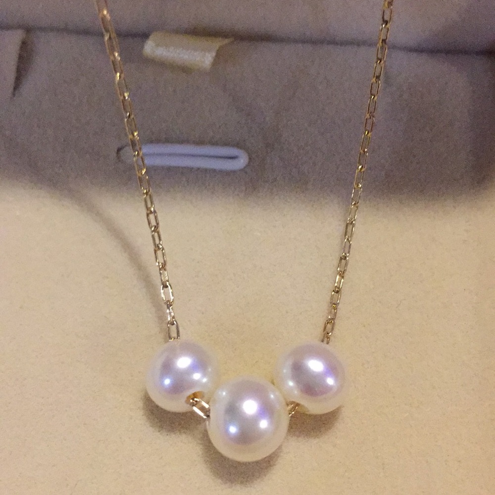 Elegant understatedThree  fresh water pearls🕊